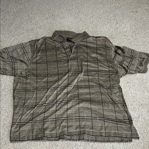 Men’s brown IZOD collar golf shirt